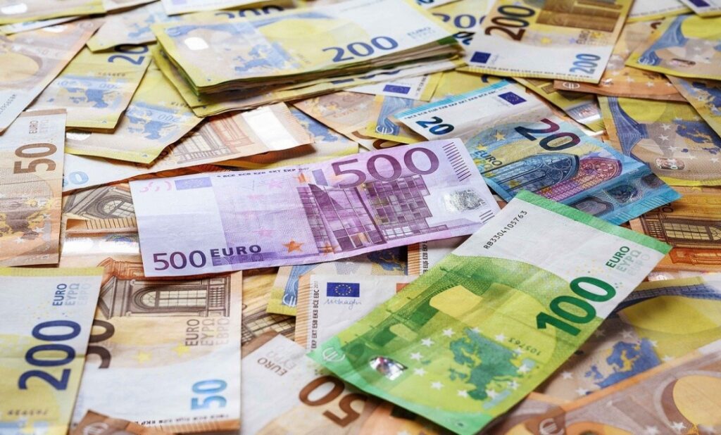 Policjanci zatrzymali dwóch obcokrajowców podejrzanych o handel fałszywymi banknotami euro