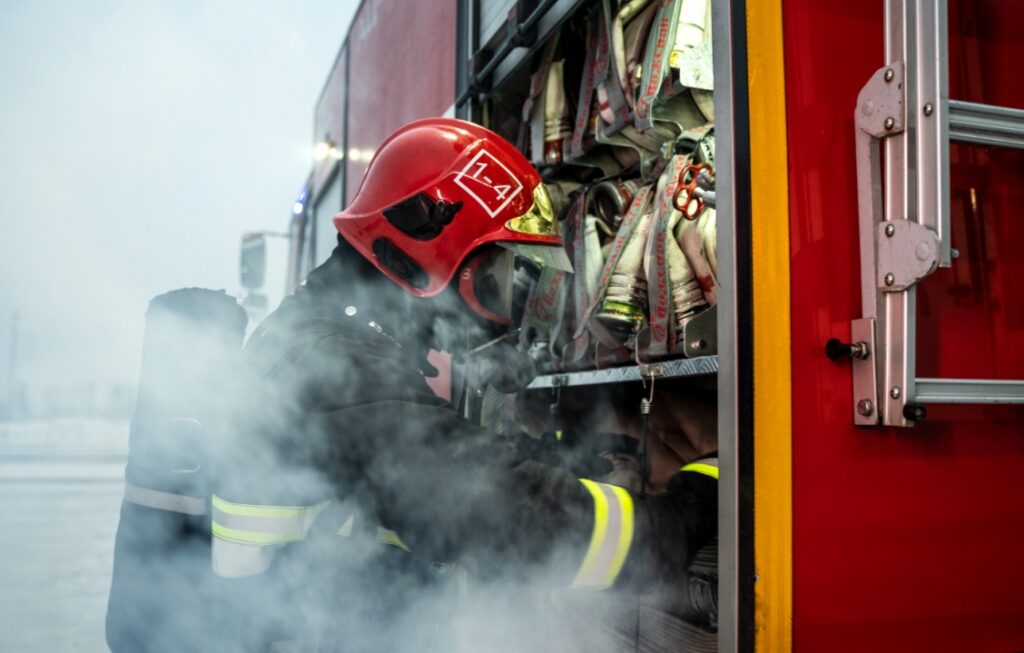 Tragedia uniknięta na ostatnią chwilę: Małżeństwo z Ostrowa Wielkopolskiego o mały włos nie zginęło z powodu zatrucia tlenkiem węgla